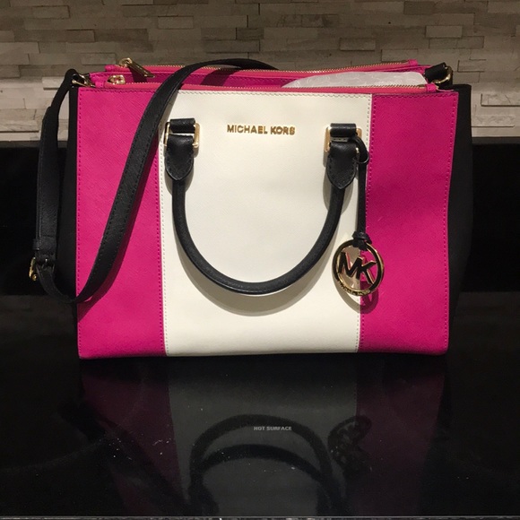 Michael Kors Handbags - Michael Kors pink and white satchel bag with strap